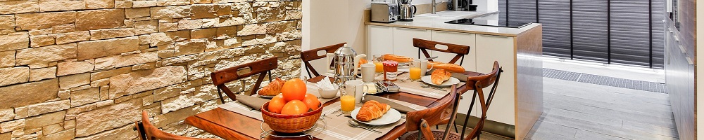 Śniadanie w kuchni: stół, stolik, czy barek ?